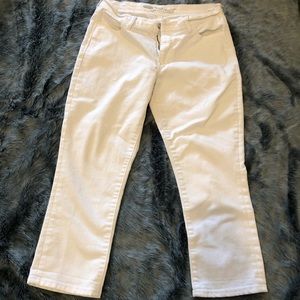 5 for $15. 💙 Old Navy White Sweetheart Jeans